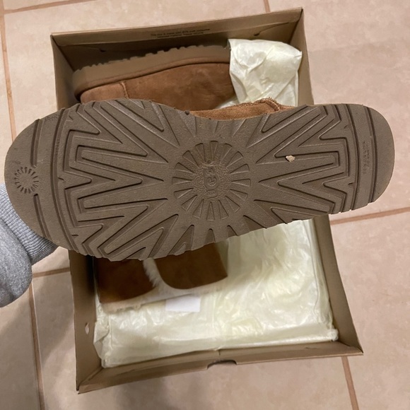 Bailey Button Uggs - Picture 7 of 8